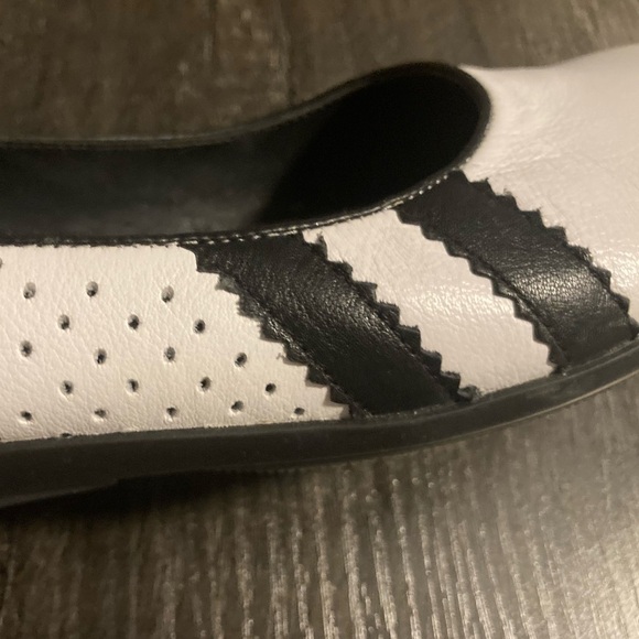Black and White Naturalizer leather shoes - Picture 7 of 10